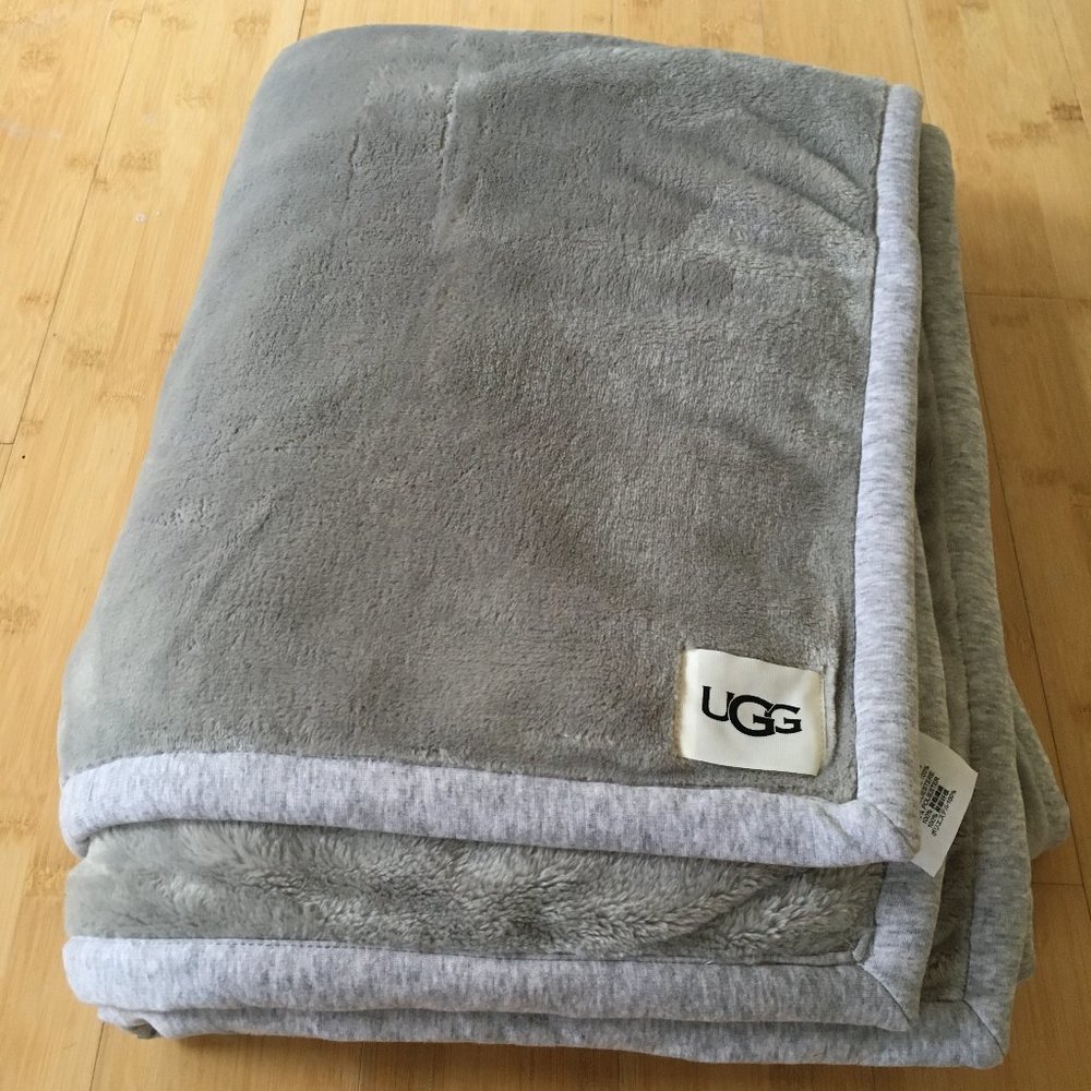 Ugg Throw Blanket NWOT